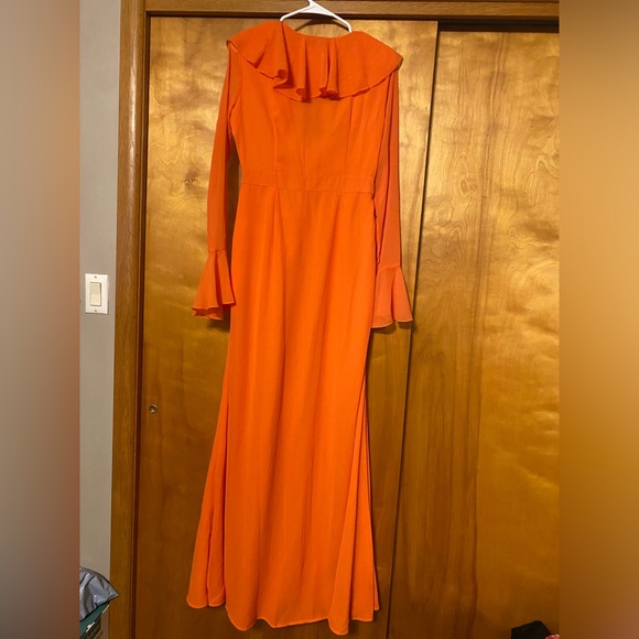 Pretty Little Things Gown - Picture 6 of 6